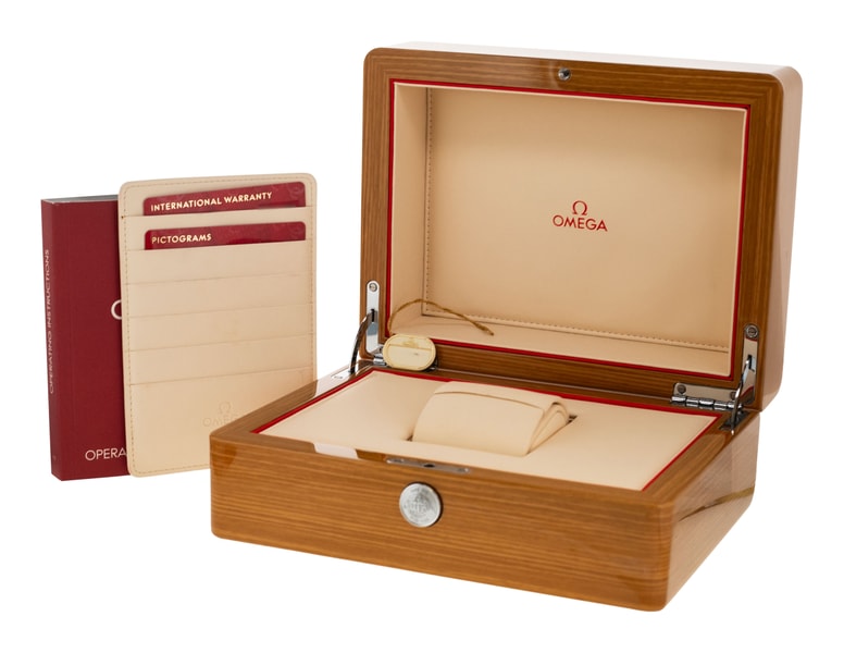 Omega Speedmaster Racing 326.30.40.50.01.001